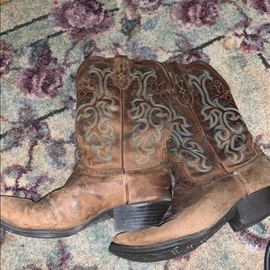 Well loved, well worn Justin cowboy boots